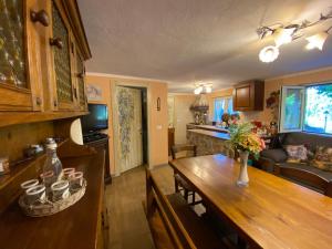 a kitchen and living room with a wooden table at La Nicchia di Franco in Montignoso