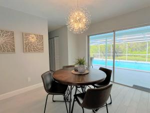 Gallery image of Beautiful Modern Home in Jensen Beach with Heated Pool Near Downtown and Beaches in Jensen Beach