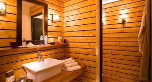 Koupelna v ubytování Auberge De La Croix Perrin