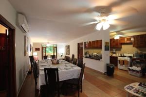 a dining room and kitchen with a table and chairs at Contadora Island Inn in Contadora