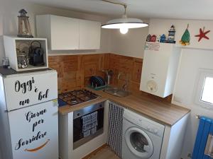 A kitchen or kitchenette at vistafaro55