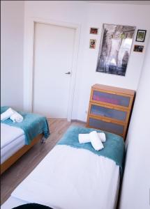 a small room with two beds and a closet at Apartament Paryski in Karpacz