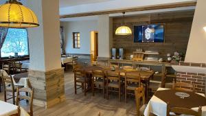 Restaurace v ubytování Weisses Rössl am See