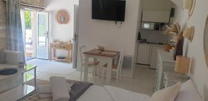 Afbeelding uit fotogalerij van Chambre Lily - Au Clos de Parranquet in Parranquet +22 foto's