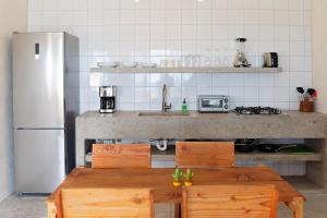 Kuchyňa alebo kuchynka v ubytovaní Topia Retreat - Surf Suite Sur