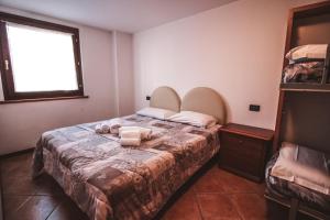 Residence Aquila - Bilo Monte Rena tesisinde bir odada yatak veya yataklar
