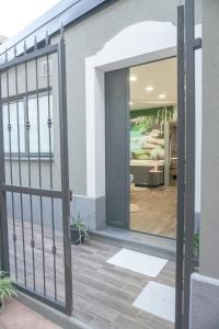 an open door of a house with a patio at B&B porta Garibaldi in Catania