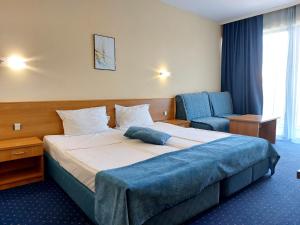 Un pat sau paturi într-o cameră la Aquamarine Hotel - All Inclusive