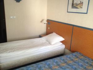 Un pat sau paturi într-o cameră la Hotel TenisHouse