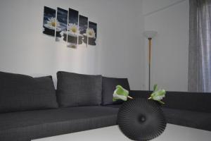 A seating area at Pagrati apartment Διαμέρισμα Παγκράτι