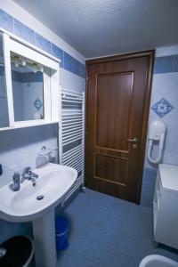 Phòng tắm tại Residence Aquila - Mono Punta Valnera