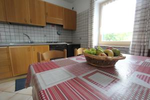 A kitchen or kitchenette at Appartamenti Ciasa Molin