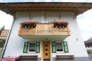 A balcony or terrace at Appartamenti Ciasa Molin