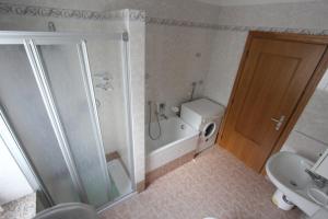 A bathroom at Appartamenti Ciasa Molin