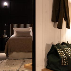 Cama ou camas em um quarto em Le Celtique & Spa