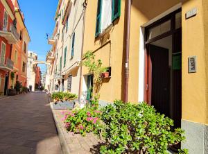 a building with flowers on the side of a street at La cortese - By Ligooria in Pietra Ligure
