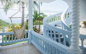 Casa Loba Suite 3 with private pool and tub的阳台或露台