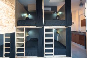 Postel nebo postele na pokoji v ubytování Maui Hostels Playa del Carmen