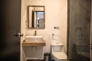Koupelna v ubytování Maui Hostels Playa del Carmen