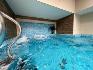 Bazén v ubytování Baobab Suites nebo v jeho okolí