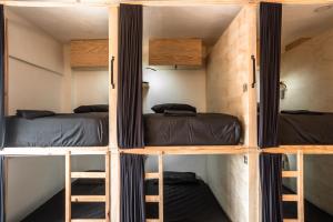 Postel nebo postele na pokoji v ubytování Maui Hostels Playa del Carmen