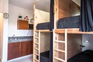 Postel nebo postele na pokoji v ubytování Maui Hostels Playa del Carmen