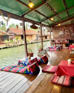 Gallery image of Baanklong Amphawa Homestay in Amphawa