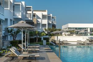 Swimmingpoolen hos eller tæt på Diamond Deluxe Hotel - Adults Only