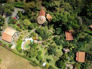 an overhead view of a garden with a house and trees at Cabanas Los Colibris in Copecito