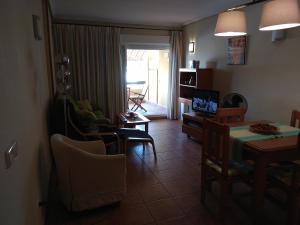 Część wypoczynkowa w obiekcie Vera Playa 2 hab 2 WC parking AA, Wifi, padel piscina climatizada y verano Lomas de mar