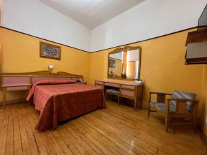 Postel nebo postele na pokoji v ubytování Hotel Isabel