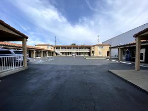 an empty parking lot in front of a building at BridgePoint Inn Daly City in Daly City