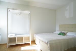 Postel nebo postele na pokoji v ubytování Kulautuva Park Apartments