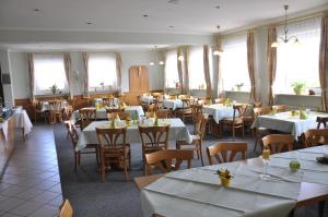 Restaurant ou autre lieu de restauration dans l'établissement Hotel Elxleben