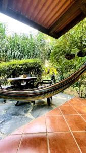 Un jardín fuera de Cabanas Los Colibris Hotel Ecolodge