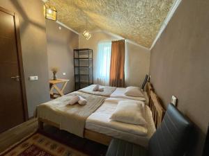Rúm í herbergi á Hotel Dari