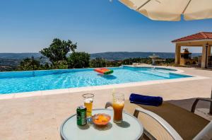 Gallery image of SunShine Villa Paphos in Nicosia