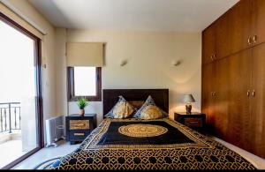מיטה או מיטות בחדר ב-SunShine Villa Paphos