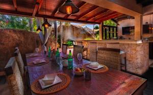 Gallery image of Bali Retreat Aruba -2 Pools,Cinema,Yoga,Cave in Noord