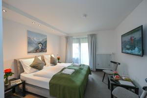 a hotel room with a large bed in a room at Hardi's Hotel in Inzell