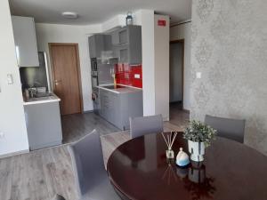 Kuchyňa alebo kuchynka v ubytovaní Kempi Kuckója