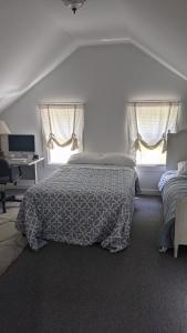 Uma cama ou camas num quarto em Beautiful and Cozy Home in Binghamton