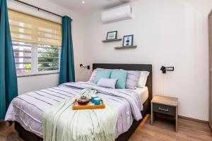Rúm í herbergi á Casa Blue Breeze