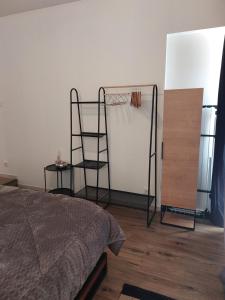 Łóżko lub łóżka w pokoju w obiekcie Studio2 Fontaine de L'amour