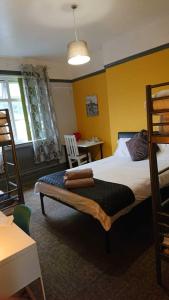Postel nebo postele na pokoji v ubytování Gorton Mount Hotel Manchester