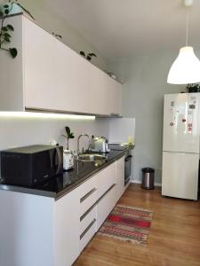 Una cocina o zona de cocina en Diti Cozy Apartment