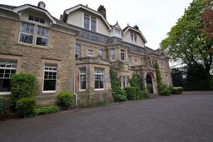 a large brick building with a driveway in front of it at 'Malverne' at stayBOOM in Lancaster