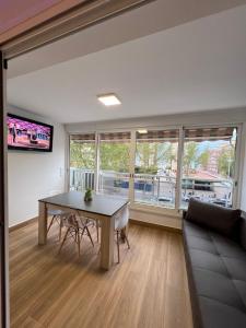 TV a/nebo společenská místnost v ubytování Hany apartment Ducado 2-I