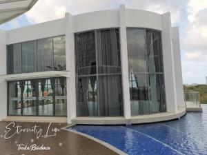 Swimmingpoolen hos eller tæt på Eternity Live2@ Troika Residence Kota Bharu-1B4Pax