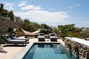 Bazén v ubytovaní Ikies of Mykonos alebo v jeho blízkosti